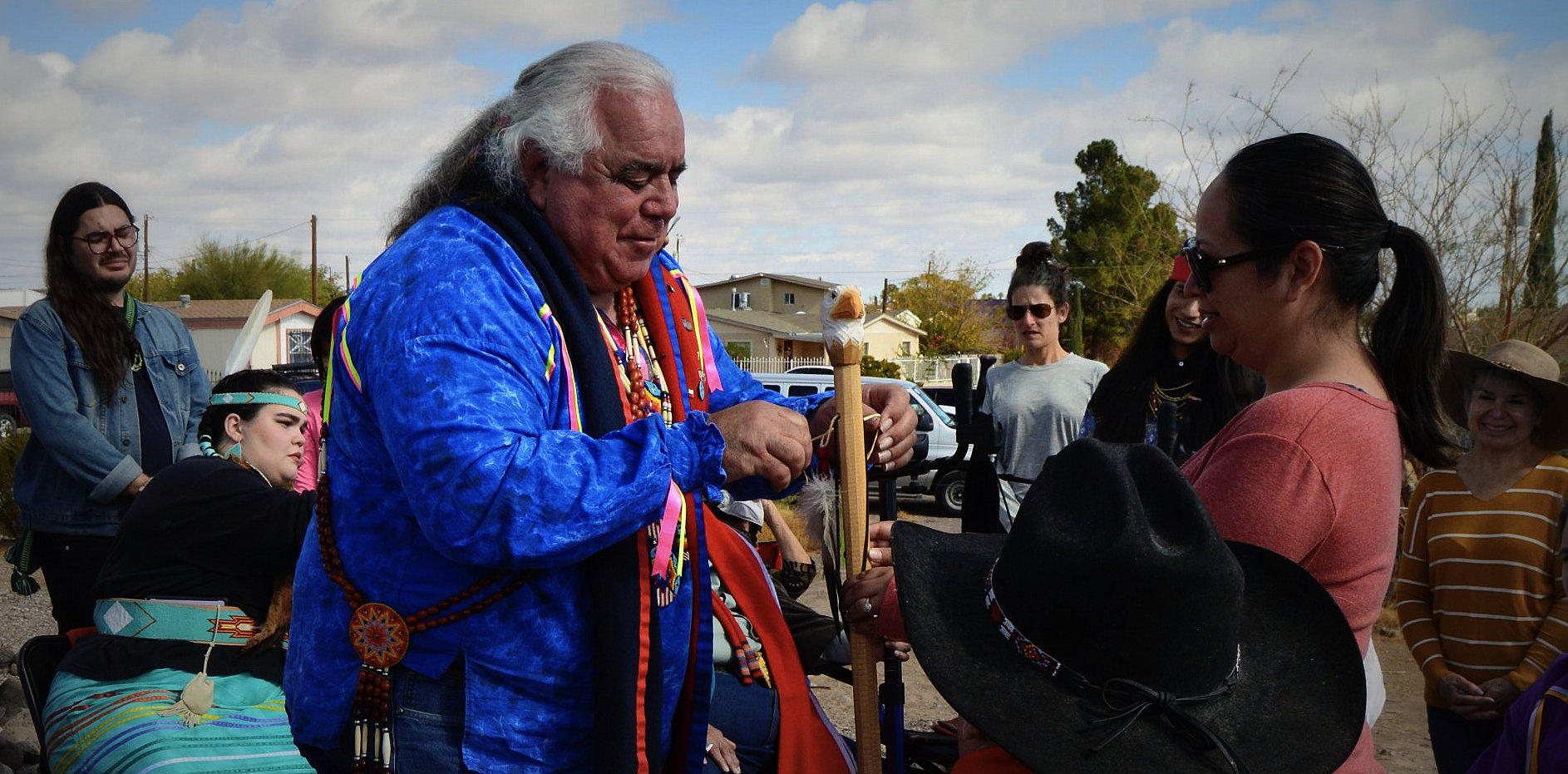 MIEMBROS DE LA TRIBU LIPAN APACHE SE REÚNEN EN PRESIDIO PARA CELEBRAR